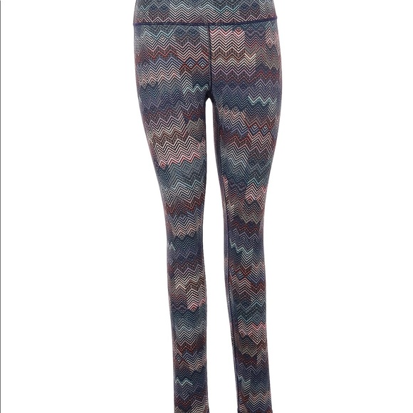 FABLETICS 7/8 Leggings with Blue-Purple-Pink Zig Zag Design - Picture 6 of 7